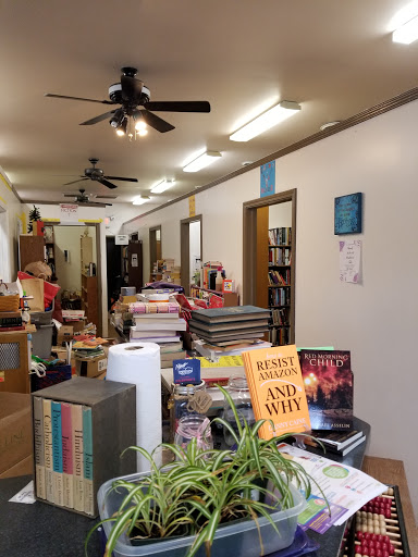 Used Book Store «R & B Used Books», reviews and photos, 12830 Saginaw Rd # F, Grand Blanc, MI 48439, USA