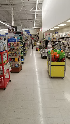 Pet Supply Store «PetSmart», reviews and photos, 250 Grossman Dr, Braintree, MA 02184, USA