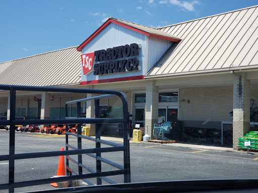 Home Improvement Store «Tractor Supply Co.», reviews and photos, 868 S Main St #100, Cleveland, GA 30528, USA