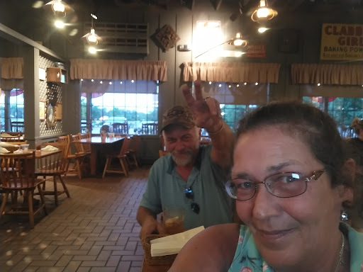 American Restaurant «Cracker Barrel Old Country Store», reviews and photos, 2115 S Church St, Murfreesboro, TN 37130, USA