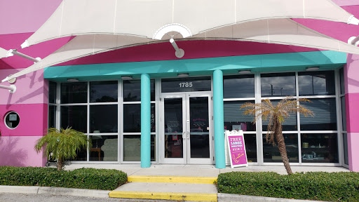 Thrift Store «Out of the Closet - Fort Lauderdale», reviews and photos, 1785 E Sunrise Blvd, Fort Lauderdale, FL 33304, USA