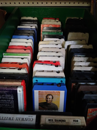 Home Goods Store «Paws & Claws Thrift Store», reviews and photos, 132 E Broad St, Groveland, FL 34736, USA