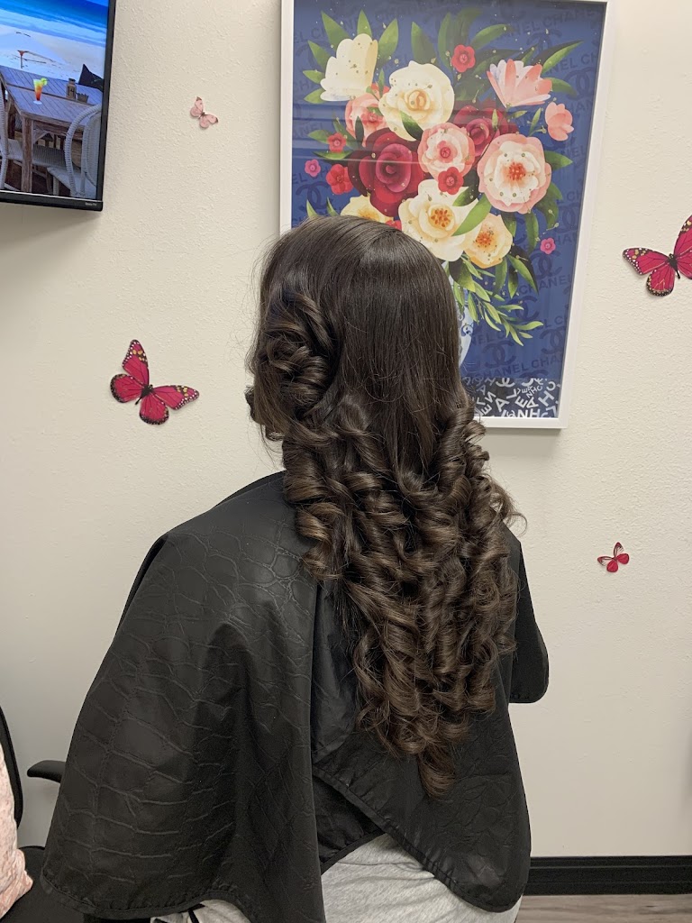 Yaunique's Salon 48126