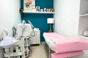 JE Clinics Málaga - Dra. Chahin image