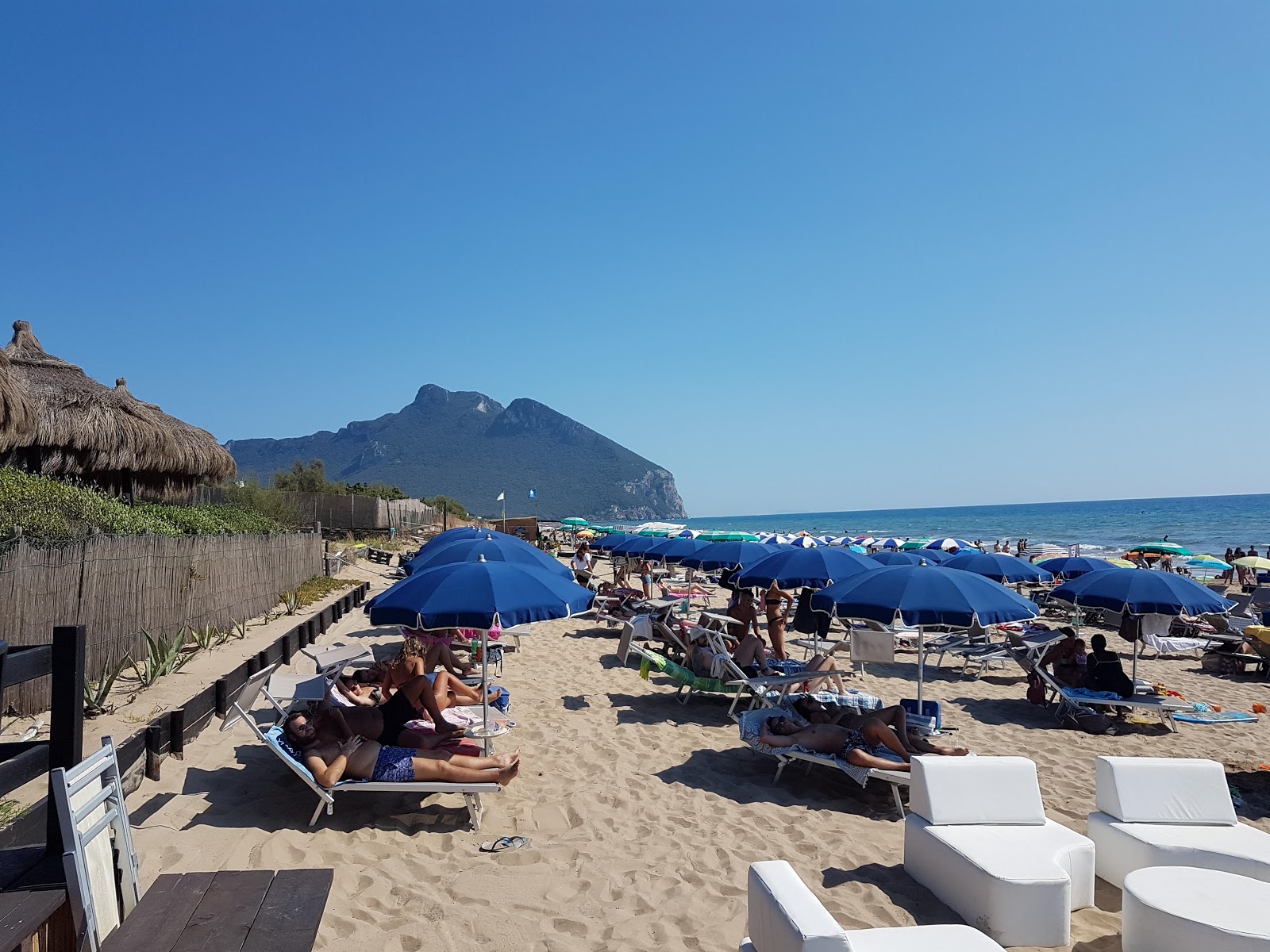 Fotografija Spiaggia di Sabaudia z srednje stopnjo čistoče