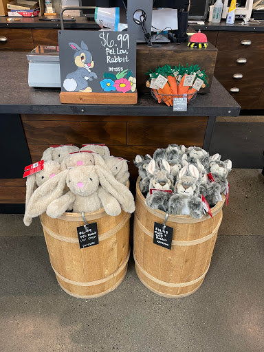Pet Supply Store «Mud Bay», reviews and photos, 2540 NW 188th Ave, Hillsboro, OR 97124, USA