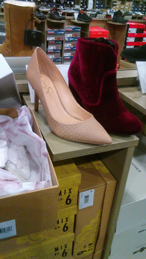 Shoe Store «DSW Designer Shoe Warehouse», reviews and photos, 2701 N Mall Dr, Virginia Beach, VA 23452, USA