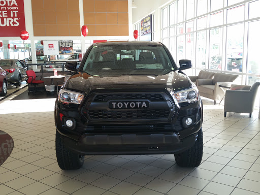 Toyota Dealer «Toyota Knoxville», reviews and photos, 10415 Parkside Dr, Knoxville, TN 37922, USA