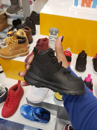 Shopping Mall «Penrose Plaza Shopping Center», reviews and photos, 2900 Island Ave, Philadelphia, PA 19153, USA