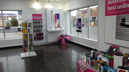 Cell Phone Store «T-Mobile», reviews and photos, 6800 Schaefer Rd, Dearborn, MI 48126, USA