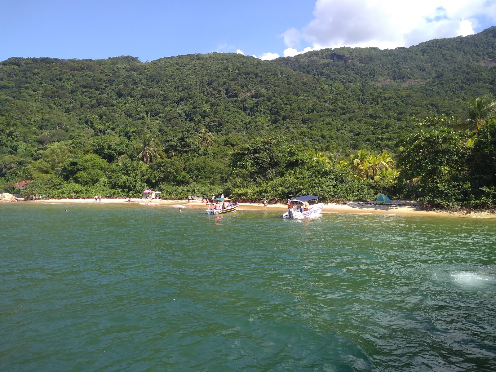 Foto von Praia de Camiranga und die siedlung