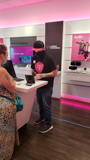 Cell Phone Store «T-Mobile», reviews and photos, 513 WA-9 #102, Lake Stevens, WA 98258, USA