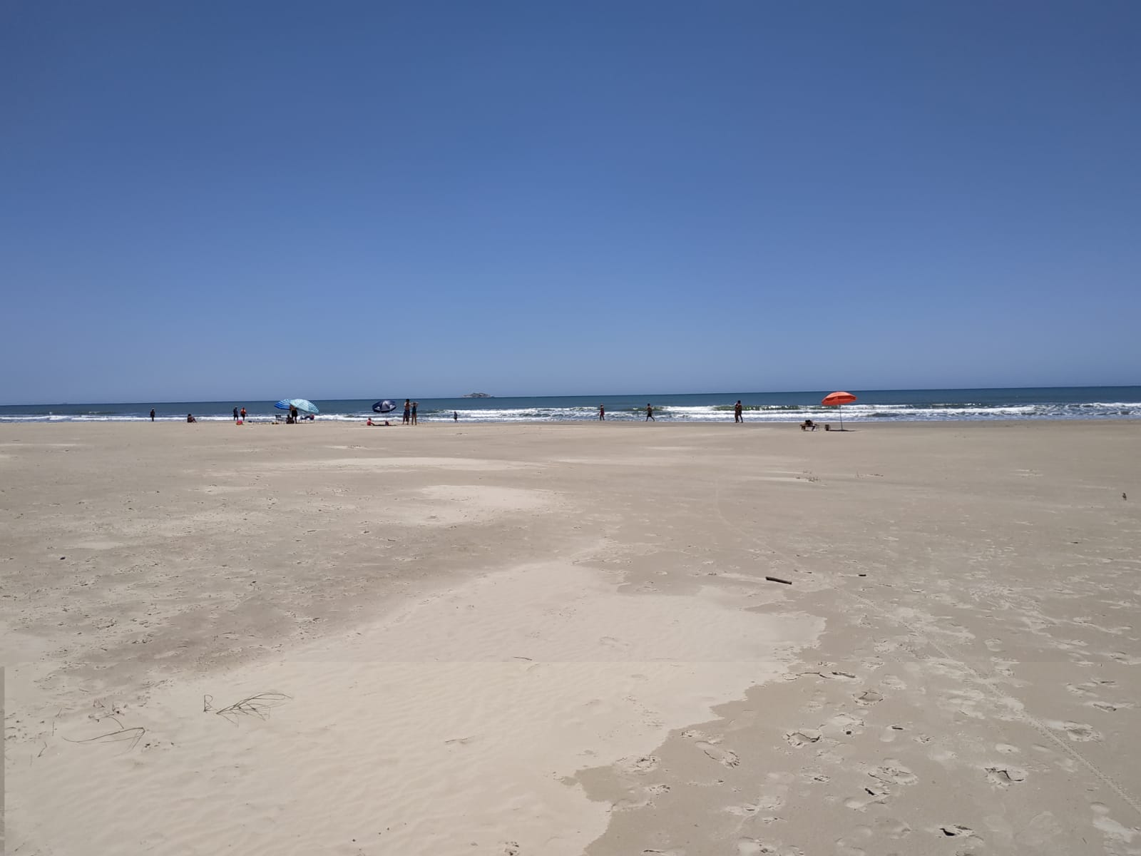 Foto de Praia do Mar Grosso con muy limpio nivel de limpieza
