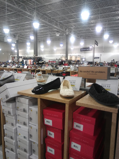 Shoe Store «DSW Designer Shoe Warehouse», reviews and photos, 19135 Biscayne Blvd, Aventura, FL 33180, USA