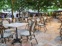 Atmosphère du Restaurant L'ardenave à Labeaume - n°1