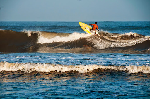 KiyaKite Surfing