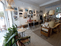 Atmosphère du Café Café Acacia - curiosity & coffee à La Ciotat - n°1