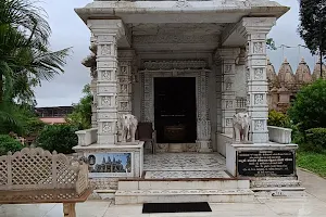 Shri Parshwanath Ji Jain Temple image
