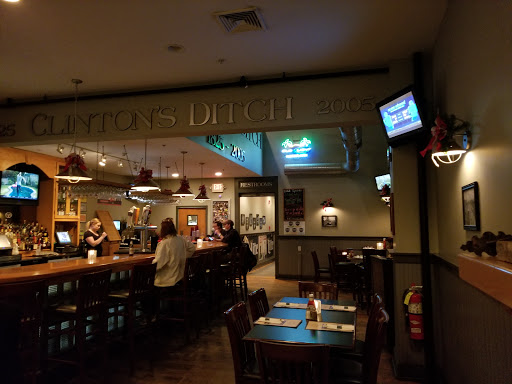 Clintons Ditch bar and grill image 6