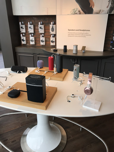 Cell Phone Store «Verizon», reviews and photos, 715 W Dekalb Pike, King of Prussia, PA 19406, USA