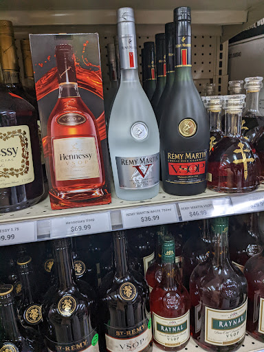 Liquor Store «Norman’s Liquors and Fine Wines», reviews and photos, 5235 Gulf Blvd, St Pete Beach, FL 33706, USA