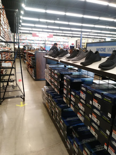 Shoe Store «SKECHERS Factory Outlet», reviews and photos, 3915 Everhard Rd NW, Canton, OH 44720, USA