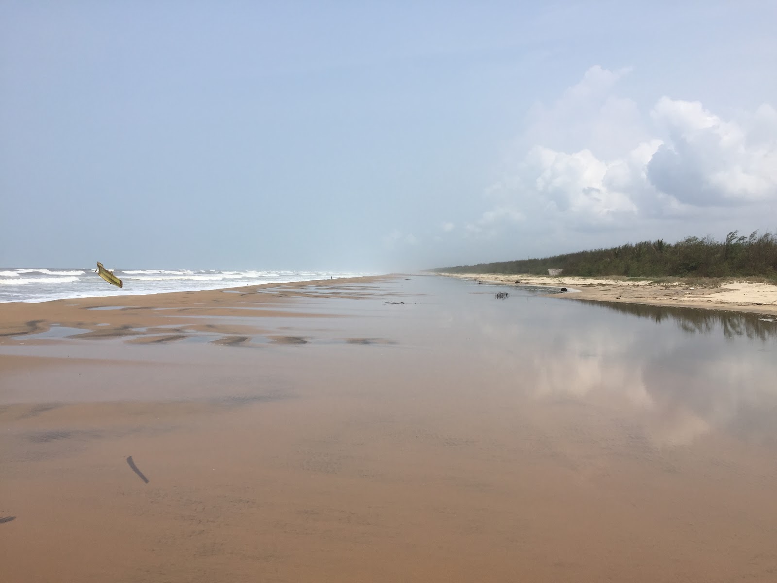Fotografie cu Kesanapalli Beach cu drept și lung