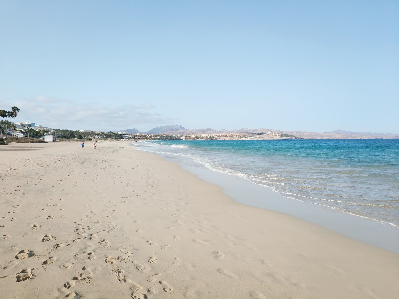 Zdjęcie Plaża Costa Calma z powierzchnią turkusowa czysta woda