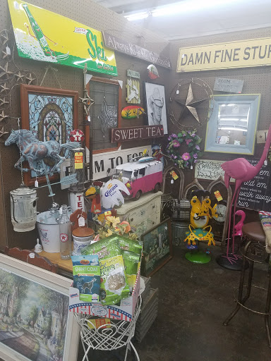 Outlet Mall «Finders Keepers Traders Outlet Mall», reviews and photos, 740-784 Chelsa Dr, Madisonville, KY 42431, USA