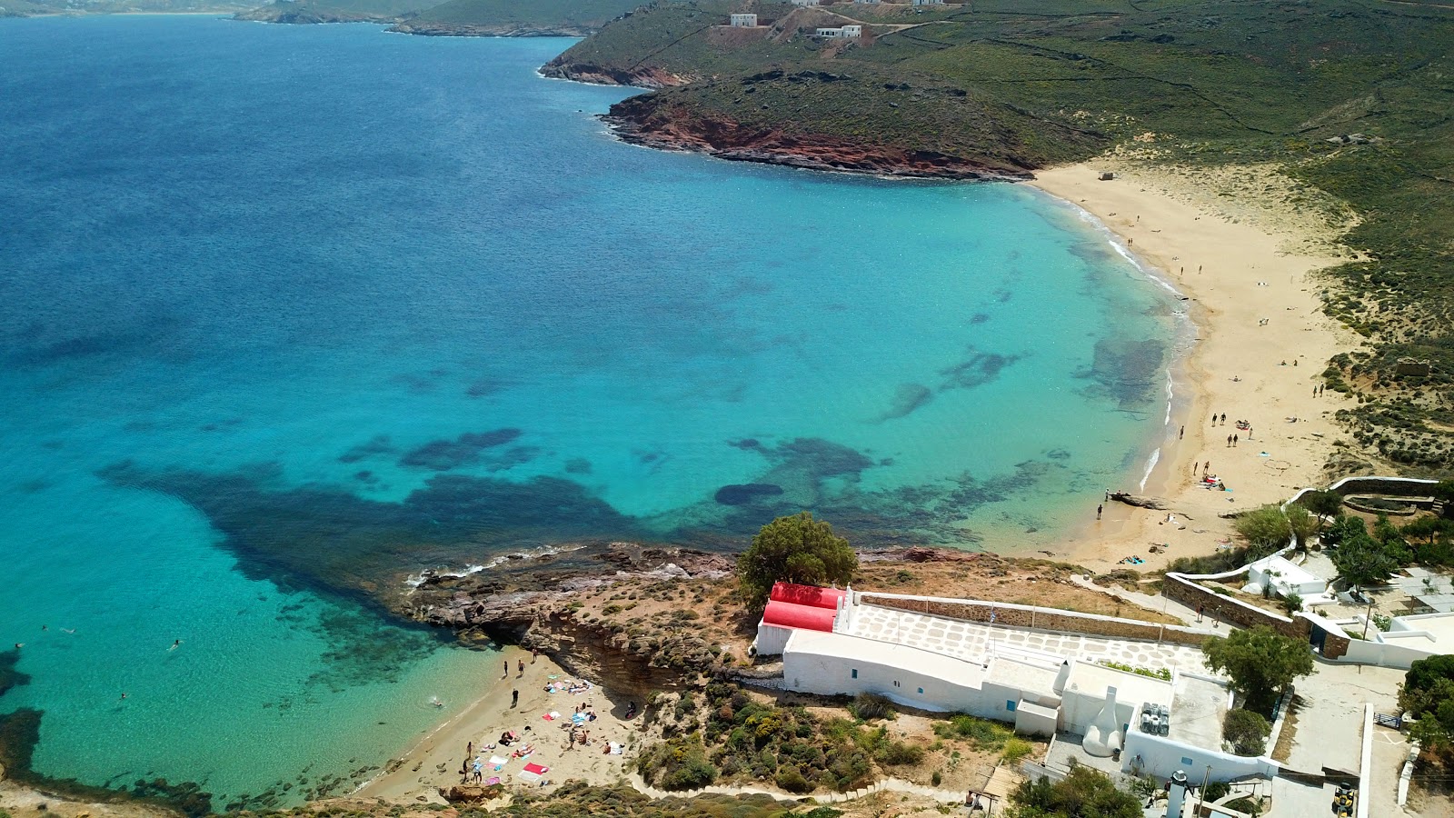 Fotografie cu Agios Sostis beach cu o suprafață de apa pură turcoaz