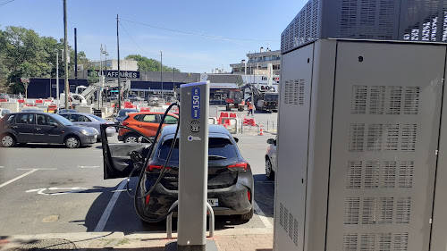 Borne de recharge de véhicules électriques Autolib Charging Station Châtenay-Malabry