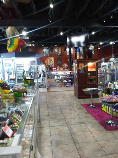Tobacco Shop «Head Hunters Smoke Shop», reviews and photos, 2146 19th St, Lubbock, TX 79401, USA