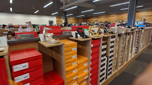 Shoe Store «DSW Designer Shoe Warehouse», reviews and photos, 11500 Burleigh St., Wauwatosa, WI 53222, USA