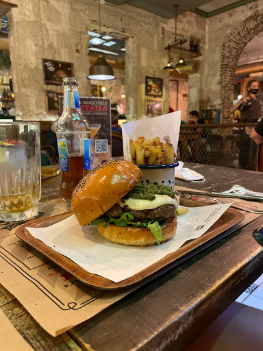 200 Gramos Burger & Beverage Plaza Cairasco