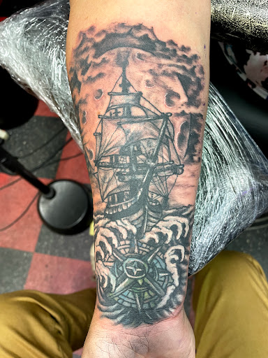 Tattoo Shop «Hall of Tattoos», reviews and photos, 328 E Main St, Norman, OK 73069, USA