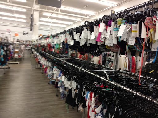 Clothing Store «Opitz Outlet», reviews and photos, 4320 Excelsior Blvd, St Louis Park, MN 55416, USA
