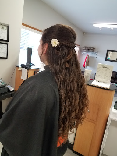 Beauty Salon «Ambers Hair Salon», reviews and photos, 4129 Tallmadge Rd, Rootstown, OH 44272, USA