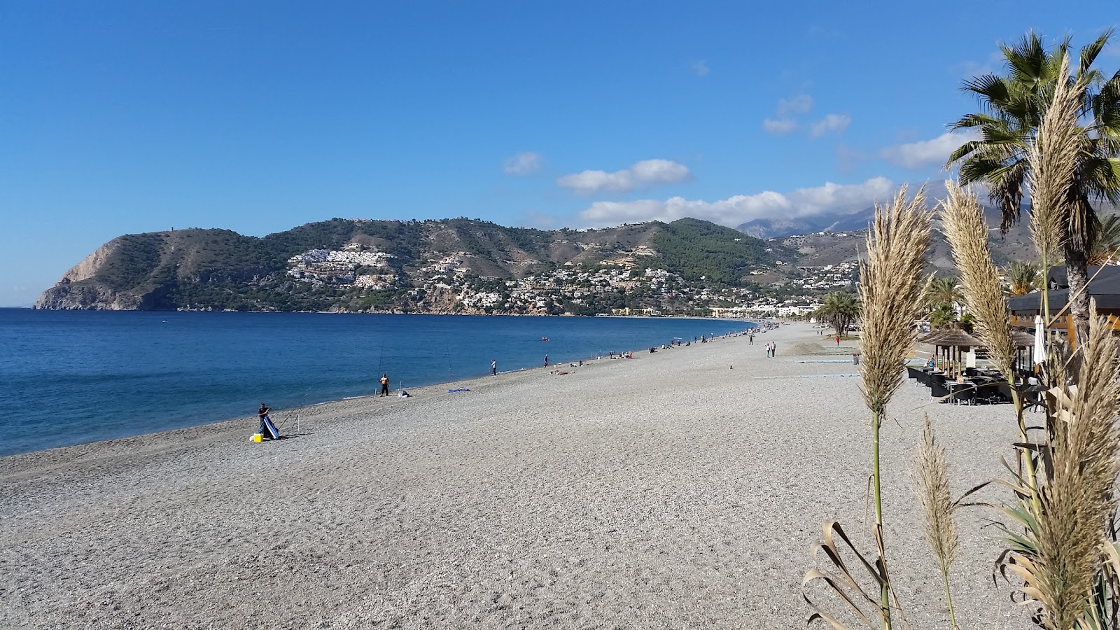 Foto di Spiaggia Herradura con una superficie del piccoli ciottoli grigi