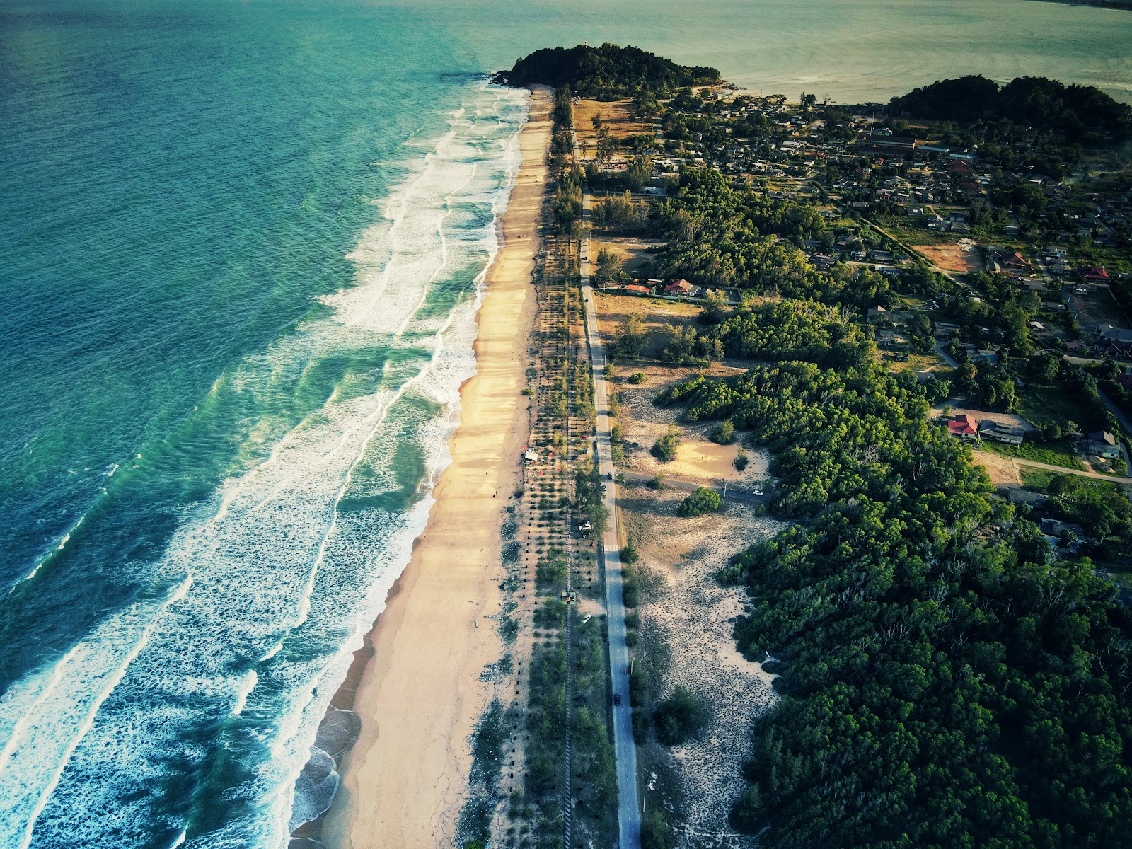 Zdjęcie Teluk Bidara Beach - popularne miejsce wśród znawców relaksu