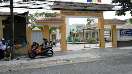 Trường Tiểu học Hồ Văn Nhánh