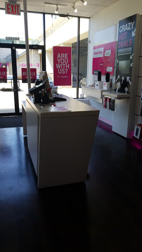 Cell Phone Store «T-Mobile», reviews and photos, 242-02 61st Ave, Douglaston, NY 11362, USA