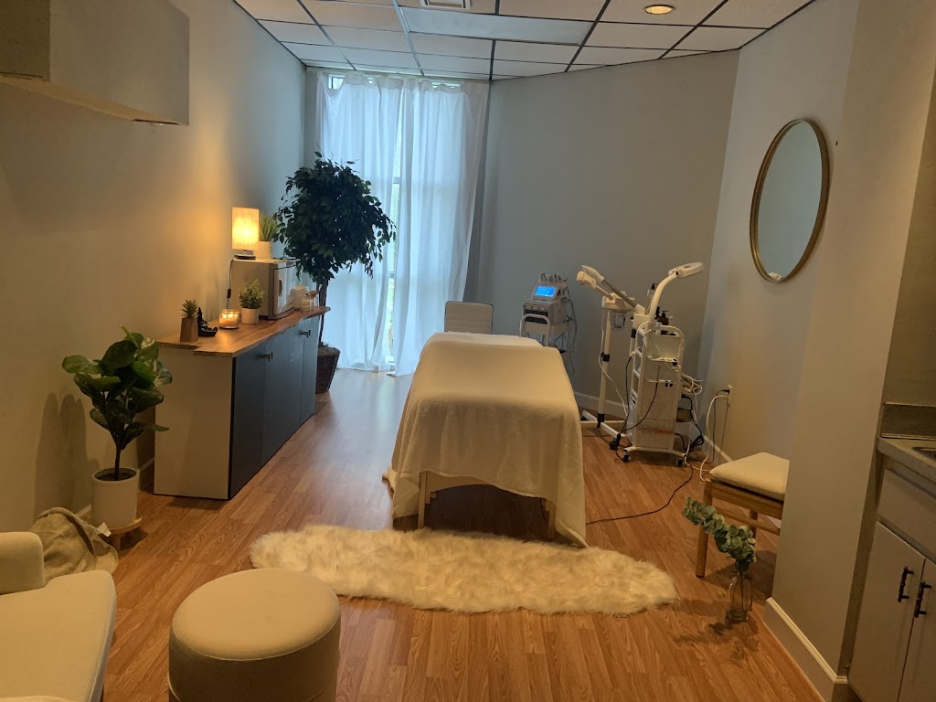 Lyndsey Skincare 44129
