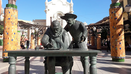 Estatuas de Miguel de Cervantes y El Quijote