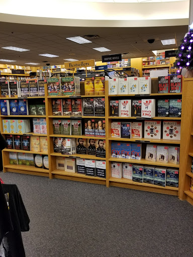 Book Store «Schuler Books & Music», reviews and photos, 2660 28th St SE, Grand Rapids, MI 49512, USA