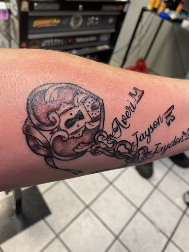 Tattoo Shop «J & M Body Gallery», reviews and photos, 132 Pipestone St, Benton Harbor, MI 49022, USA