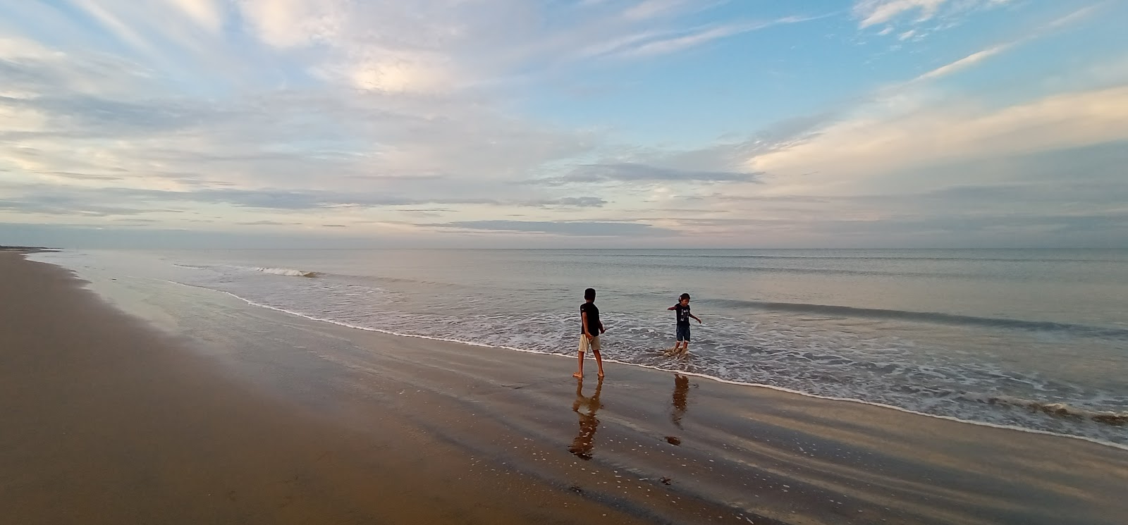 Vilundamavadi Beach的照片 带有碧绿色水表面
