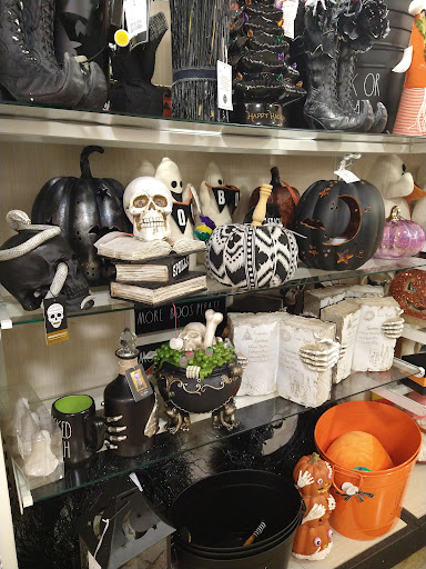 Home Goods Store «Home Goods», reviews and photos, 3 Main St, Edgewater, NJ 07020, USA