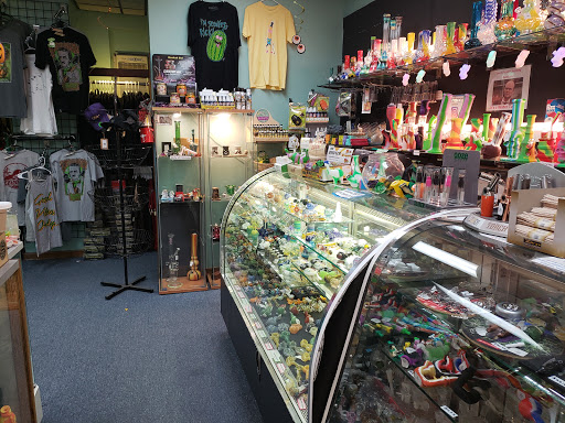 Tobacco Shop «Knuckleheads Tobacco & Gifts (Milwaukee)», reviews and photos, 2949 N Oakland Ave, Milwaukee, WI 53211, USA