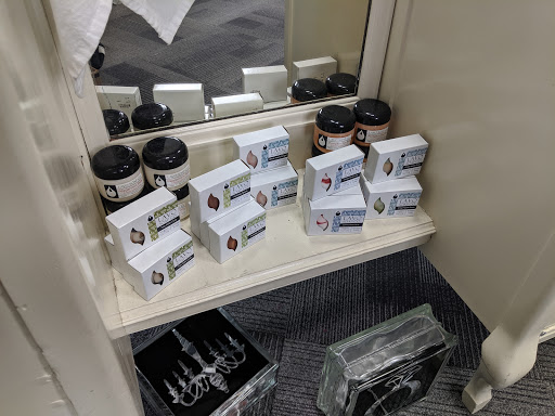 Consignment Shop «Lucky Star Consignment Clothing», reviews and photos, 3276 NW Plaza Rd, Silverdale, WA 98383, USA