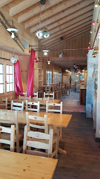 Atmosphère du Restaurant La Pointe de Nyon à Morzine - n°13